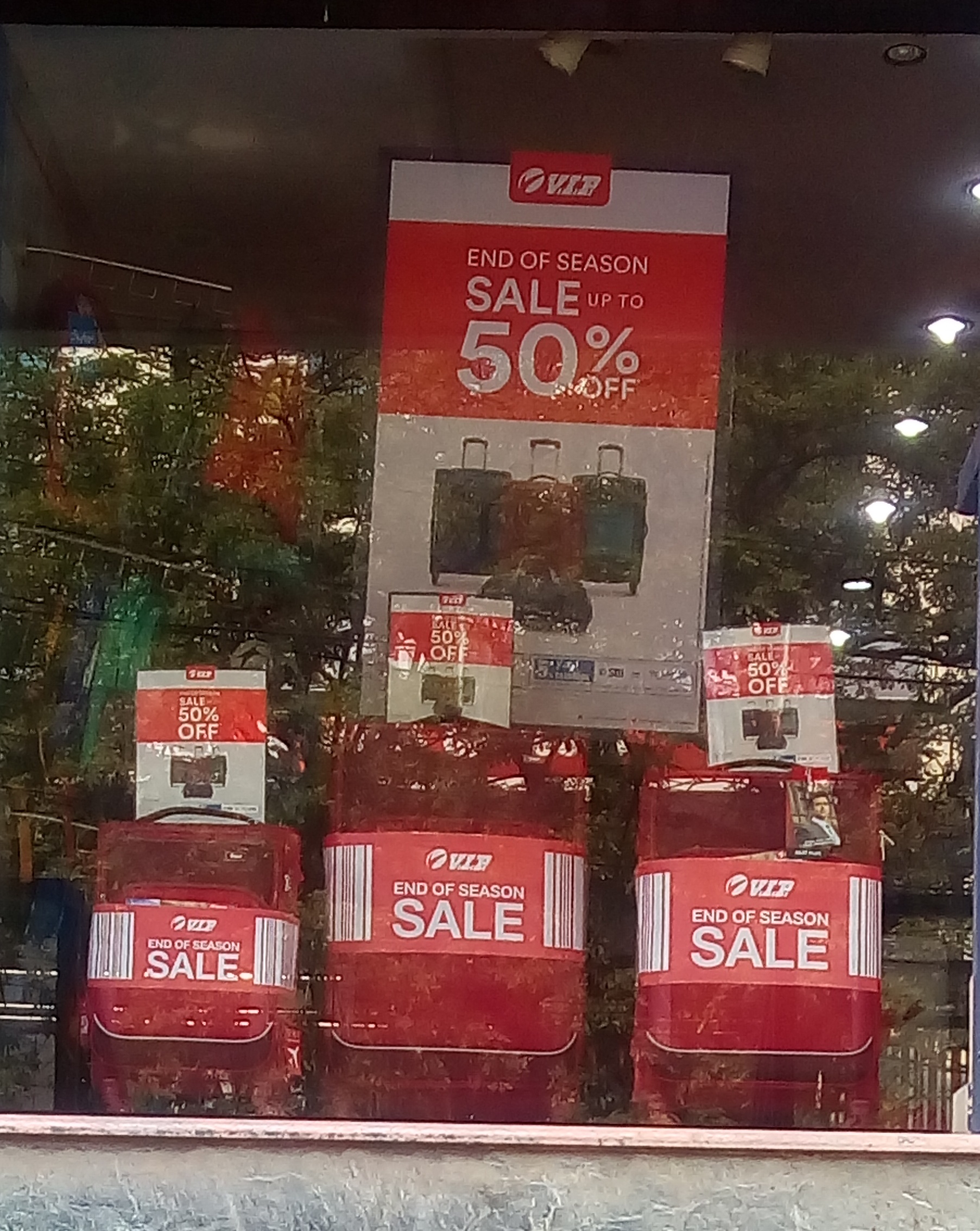 Discounts upto 50% on VIP Baggages