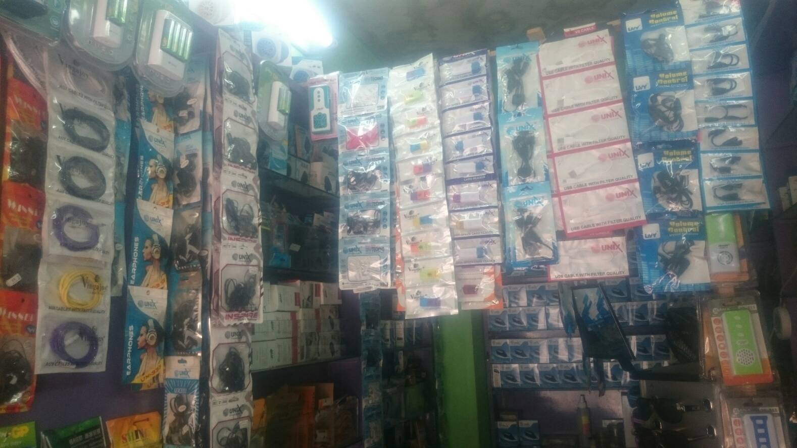 headphones /all accessories 