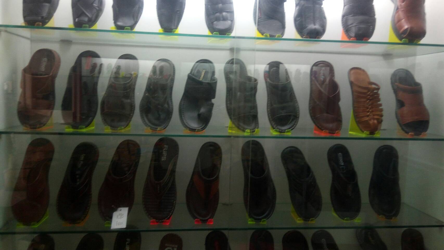 Leather cheppals