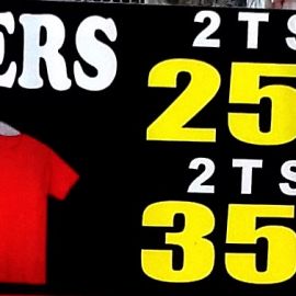 2 T-shirts 