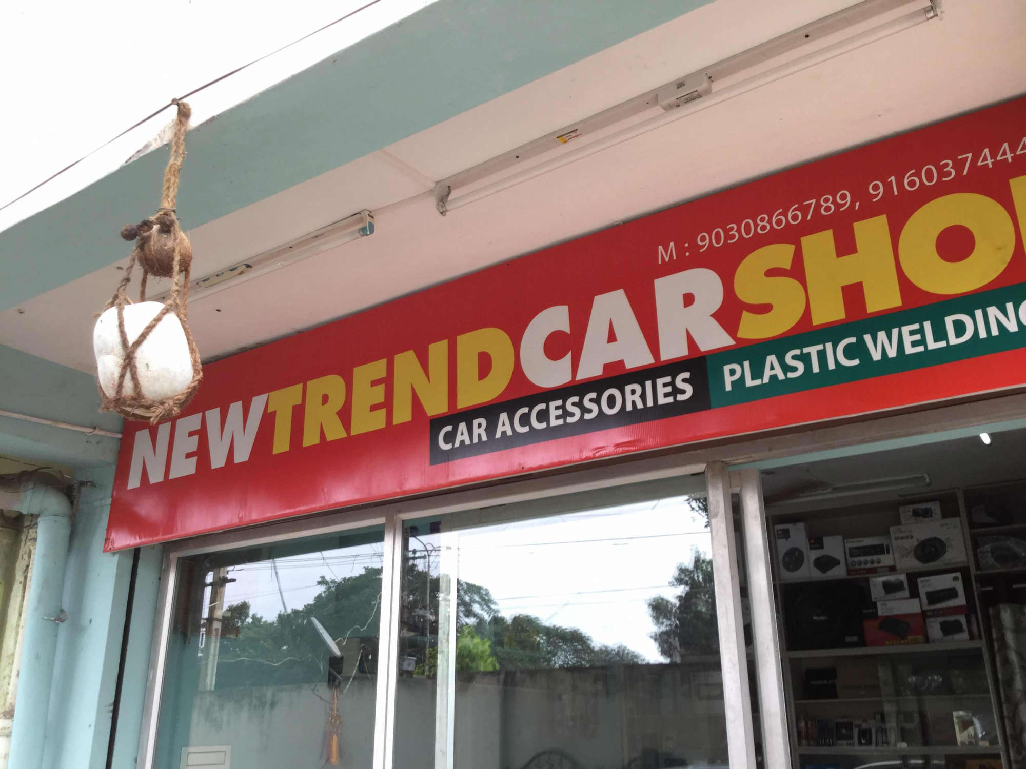 NEW TRAND CAR SHOP