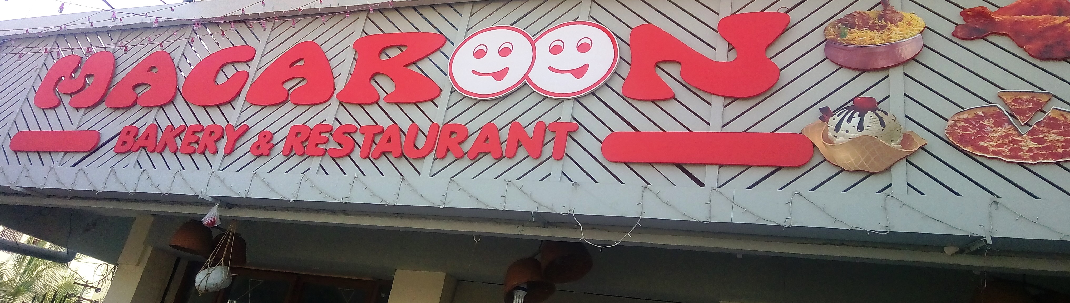 Macaroon Bakery & Restaurant