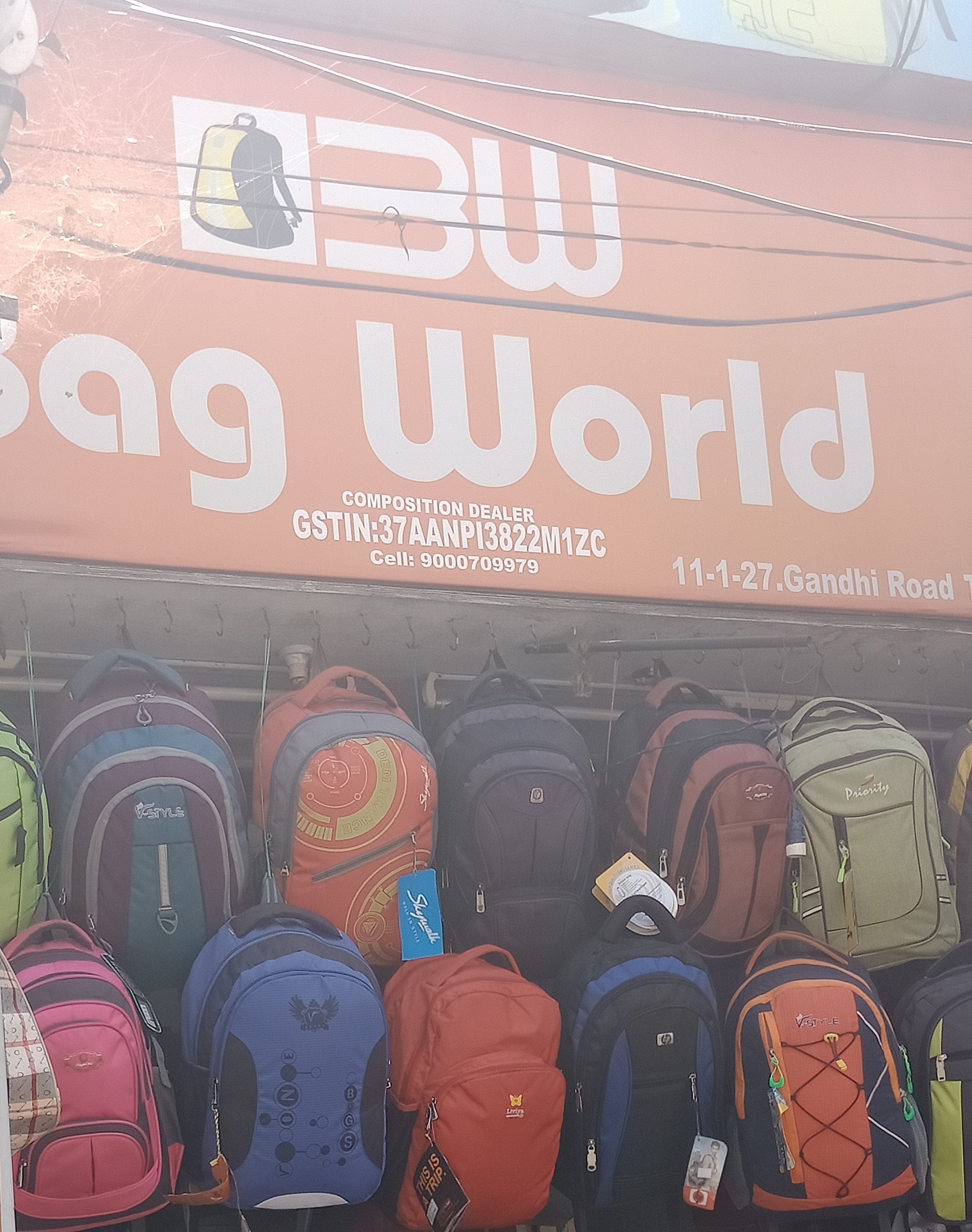 B W - Bag World